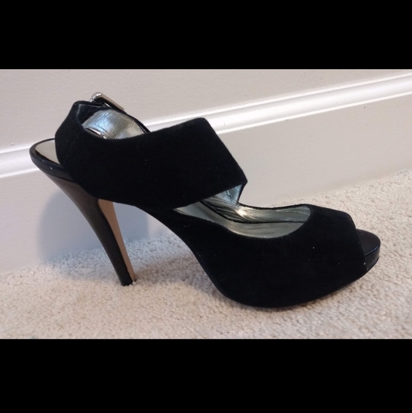 LIKE NEW! Platform sandals. **SOLD ON MERCARI** - Picture 2 of 7